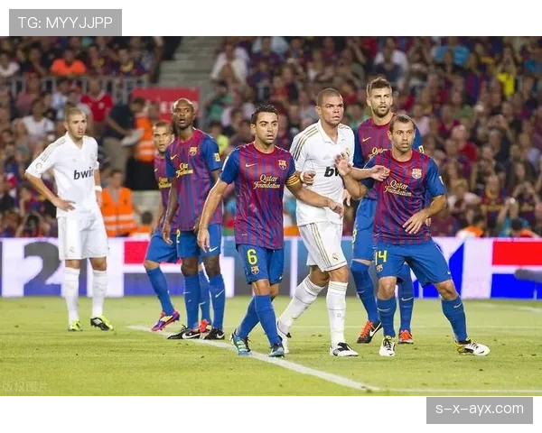 西甲焦点战：埃斯帕尼奥尔主场迎战巴萨，德比大战一触即发