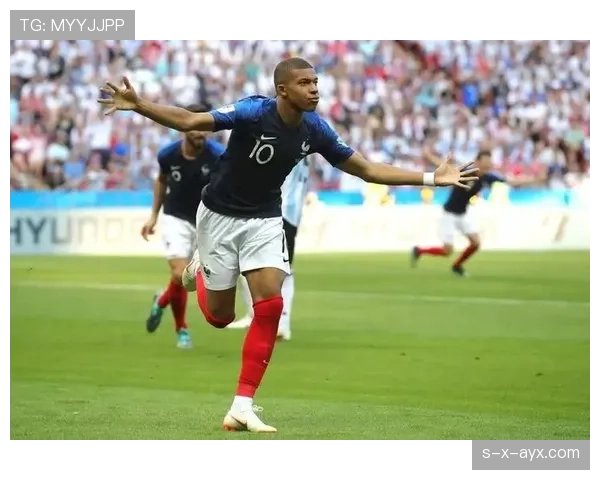 姆巴佩加盟巴黎后状态回暖,继续引发足球界的高度关注与讨论 姆巴佩加盟巴黎后状态回暖,继续引发足球界的高度关注与讨论