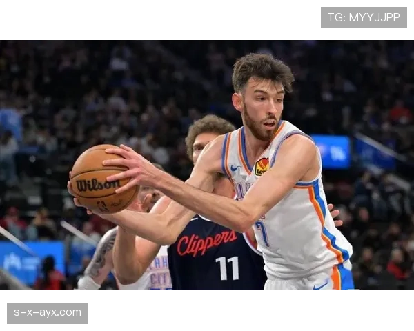 切特·霍姆格伦挡拆造错位提升内线得分效率明显拉开与同期内线差距